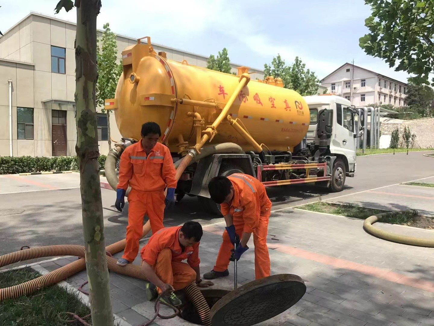 滨湖化粪池清理与5-8吨吸粪车施工效率分析